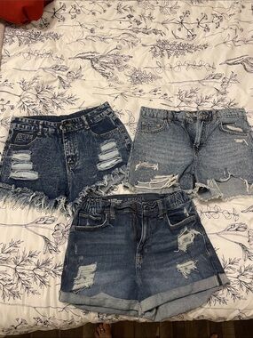 Assorted NWOT women’s jean shorts. Size medium, 7-9